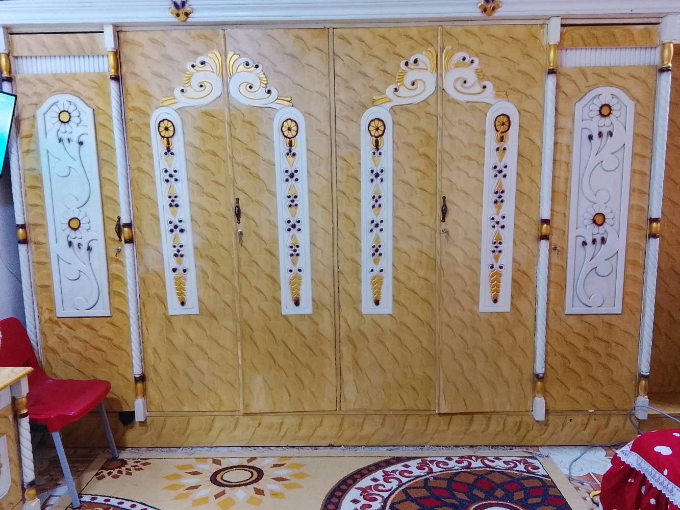 سلام عليكم اخوان غرفه 4قطع جديده (شغل عراقي جوده عاليه) صارلها سنه ونص من اشتريتها اريد ابيعها (سعر مليون ربع) بيها مجال لشراي فقط للاستفسار رقم الهاتف ***********عنوان البصرة  ابوالخصيب