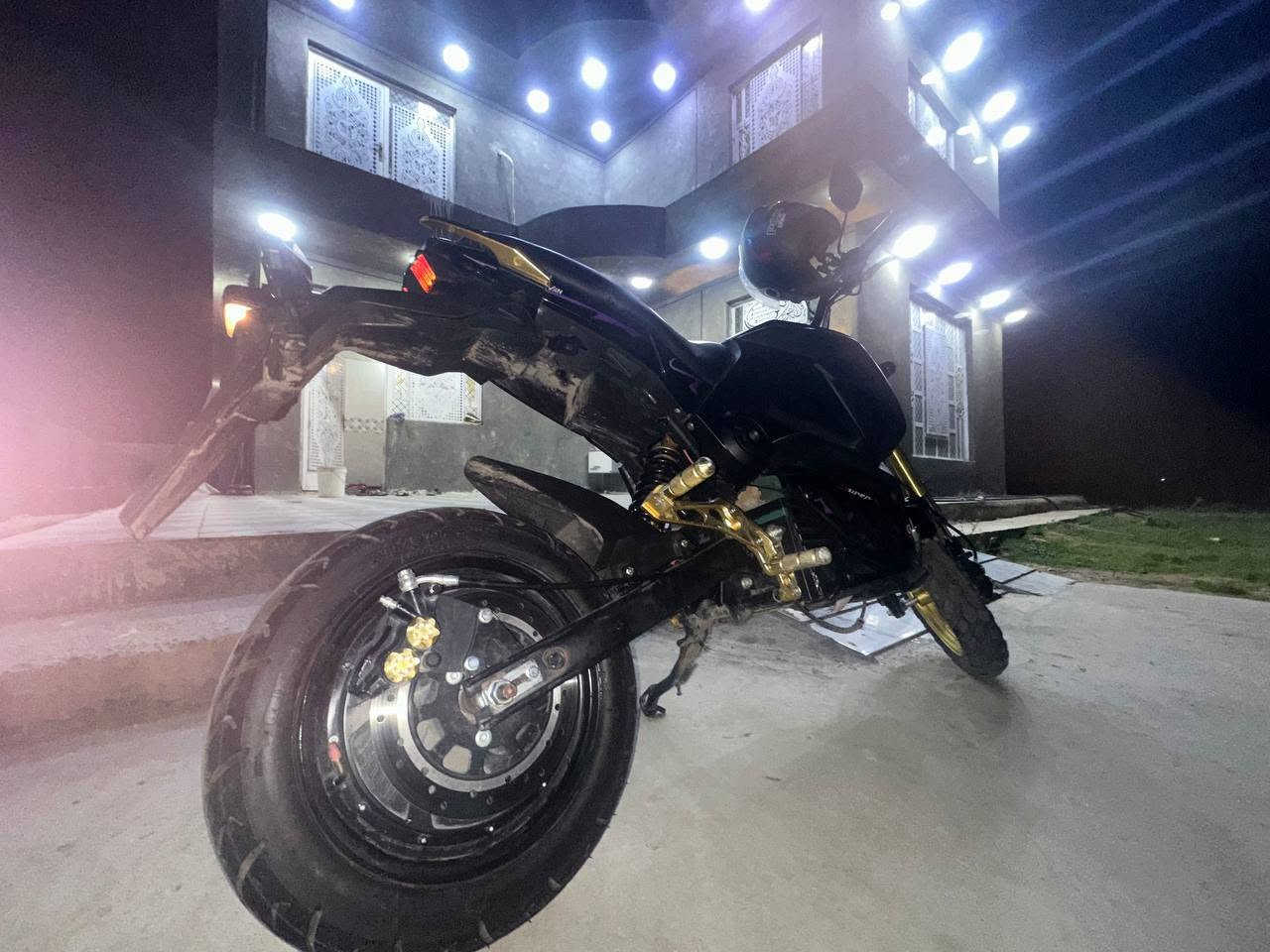 دراجة شحن قفاز Mini Electric Scooter
إنارة أمامية بنفسجية 🚥
دسكات جديدة 
سرعة 80🏍️
بطاريات 6 مسطرة 
شاحنتها دبل قصوة 🔋
دبل اشاير 🚥
بيها رجوع الخلف R
تمشيك 60الى 80 كيلو حقيقي  🏍️⏰
مابيها اي مشكلة وكل عيب مابيها تجي تفحص براحتك
يعني تجي تاخذها اضملك ترجعك البيتك اذا جنت بغداد 
ديبيعوها بمليون و300 
اني ابيعلك 850لان مستخدمة 5اشهر 
*********** واتساب
