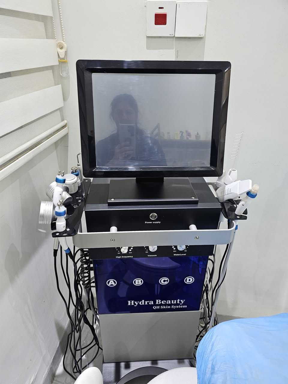 كراسي صالون و مركز تجميل ، كراسي بدكير ، سديات ، جهاز هايدرو فيشل للبيع.  للاستفسار التواصل على الرقم التالي ***********
