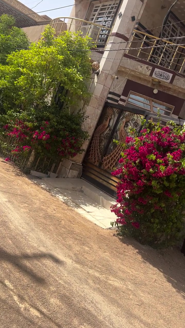 السلام عليكم بيت 🏡 للبيع المساحه 218 متر الموقع شارع الشيخ احمد الوائلي مقابل مطعم كباب حبيب للاستفسار مراسلة الصفحه او الاتصال على الرقم ***********
