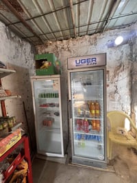 محل أسواق للبيع مع 4عارضات الاتصال عبر الرقم  07819878925