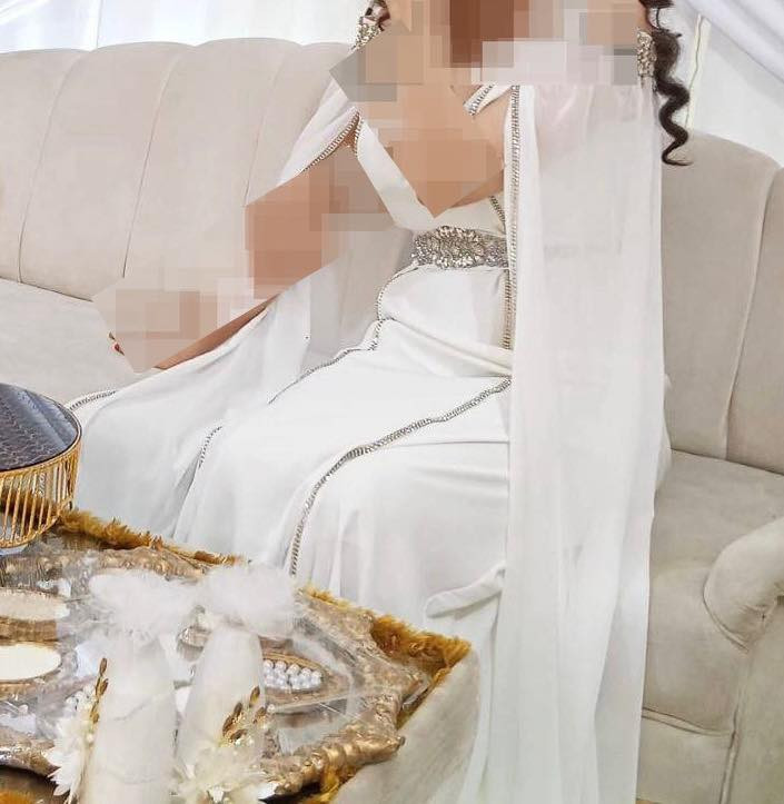 السلام عليكم
بنات عندي ذني الفساتين لابستهن ساعه فقط للبيع الواحد ب 125


**إذا كنت صاحب هذا الإعلان وتريد حذفه لأي سبب، رجاءا أرسل رسالة إلى الدعم الفني**