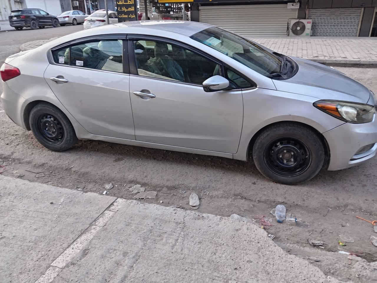 السلام عليكم كيا فورتي موديل 2015 وارد أمريكي حادث جاملغ خلفي ثلاث قطع صبغ بجم كبس كير محرك صدر امامي خلفي تخم تاير تدفئة تبريد سيارة خير من الله بأسمي بغداد السعر 105 بيها مجال العنوان بغداد رقم الهاتف ***********
