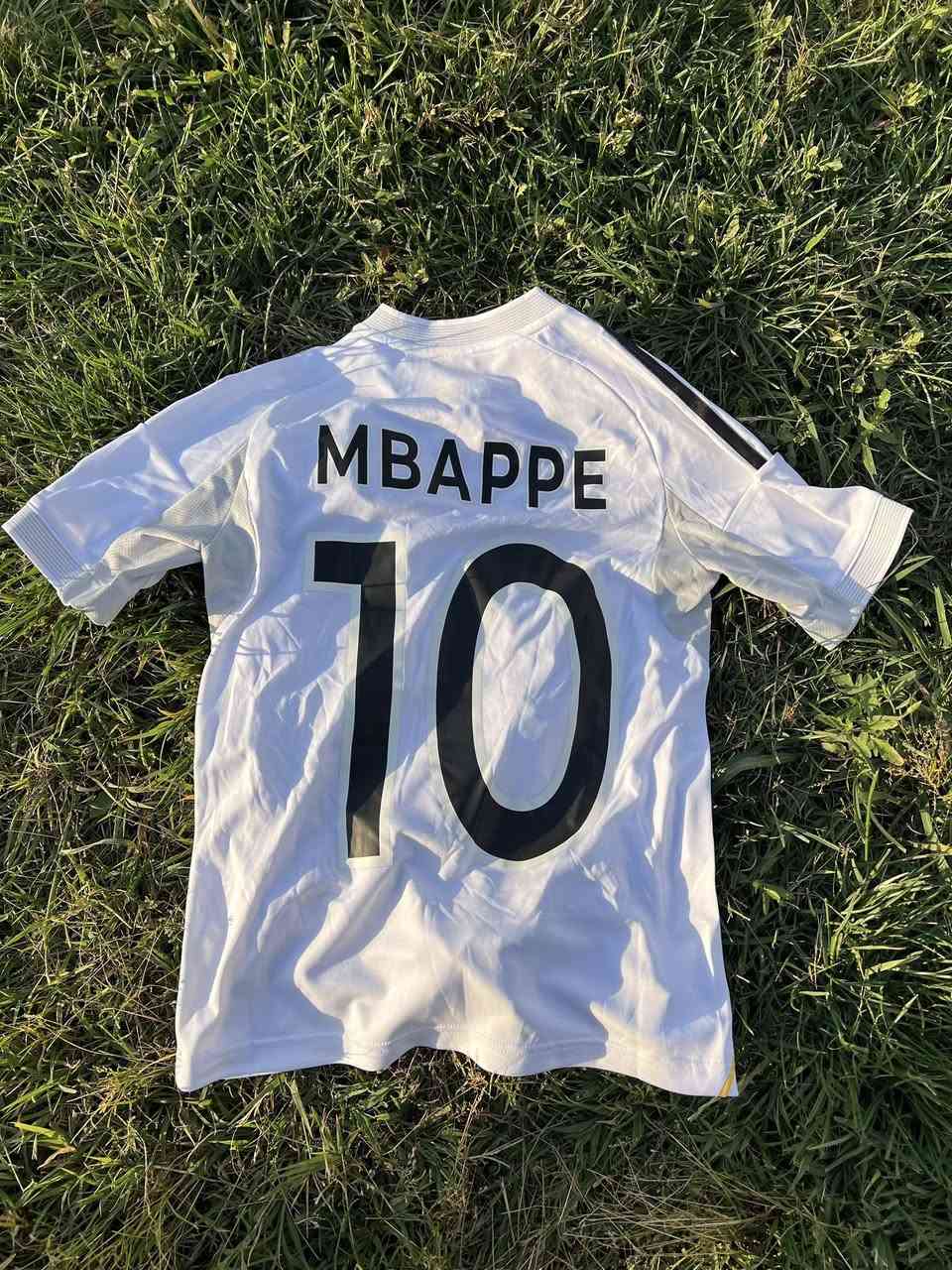 adidas
Real Madrid 2025/26

بالة أوروبية، جديد

 مال الأطفال: ١١-١٢ سنة

- يوجد التوصيل


**إذا كنت صاحب هذا الإعلان وتريد حذفه لأي سبب، رجاءا أرسل رسالة إلى الدعم الفني**