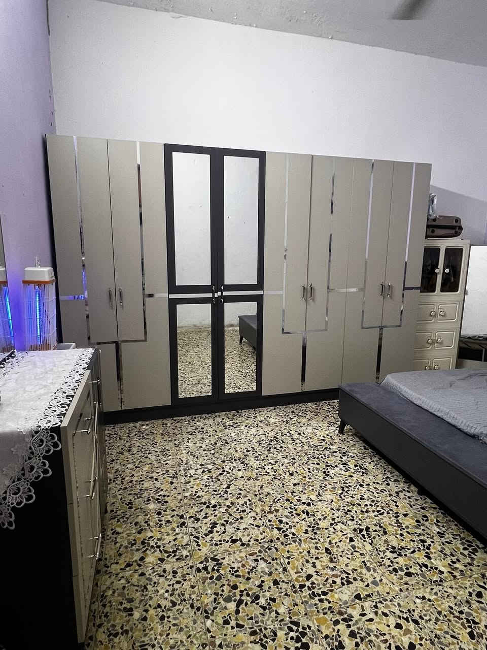 ‏غرفة نوم تركية للبيع مكونة من ثمانية أبواب￼ وميز تواليت وسرير ومرايه طويله مستخدمه شي قليل العنون بغداد كسره وعطش ‭***********‬
