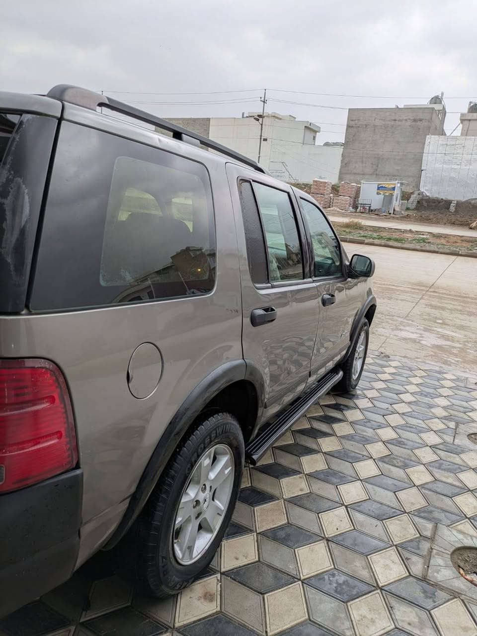 فۆرت EXPLORER 2005 قە پات مواسە پات بە س سلايت نيە دەعمو بۆياخی نيە نمونە لە جوانی  گيرو مەکینەی کراوە بە ،vvt  بە نزين هە ر ناخوات سەنەوي لەگەل دايە و کيشەی مروري نیە مالي دۆستە سعری 28 گەلا   ***********
