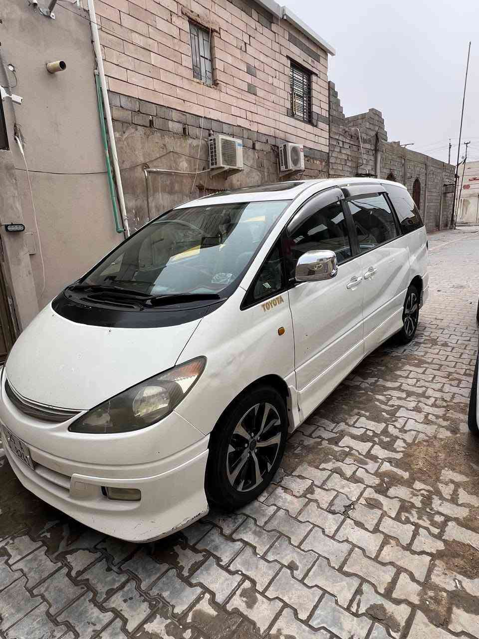 تويوتا أستما 7 راكب 
مديل 2000 محور
سياره جاهزه من كلشي حداديه تبريد 3قطع تخم تاير 
محرك 6 سلندر مكفوله من الضربه والكصه ونقل الجثه 
70 ورقه وبيها مجال ***********
مكان سياره البصره
