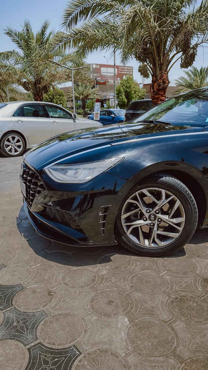 للبيع هيونداي سوناتا موديل 2021 لمتدد فول الفول 
رقم بغداد معوقين 
حادث امريكا جاملغ خلفي و قبق جنطه 
الباب الخلفي فقط ملاون ويه جاملغ .

المواصفات : 
1 - بانورما 
2- لايتات ديناميكي 4 عدسات 
3- حساسات امامي خلفي 
4- رادار امامي خلفي جانبي 
5- مرايا كهرباء متحركه  
6- مكينه 2500
7- رادار تصادم وقوف 
8- كشن كهرباء  بيجي +تدفئة+حفظ وضعية.
9- لد انارة داخليه بلادي عدة اللوان 
10- تحكم ستيرن جهتين 
11- كروس سرعه + تحديد مسار والخروج عن المسار
12- اربعه انظمه قياده 
13- تبريد خلفي 
14- مرايا وسطيه وجانبيه عاكسه للضوء 
15- حساس مطر + تشغيل عن بعد 
16- سستم صوت بووس 
17- داتا شو + تبريد قطعتين 
18- ستيرن هيتر 
19-شاشه كبير ذكية +ابل كار بلي 
20- الصندوق ذكي يفتح عند الاقتراب منه 
21- شحن لا سلكي 

 السيارة حلوه ونظيفه  
السياره رايدها. 147$ ورقه وبيها مجال 
مكاني نجف تجي تشوف بعينك وبيك خير وادلل 
رقمي *********** النجف, العراق
