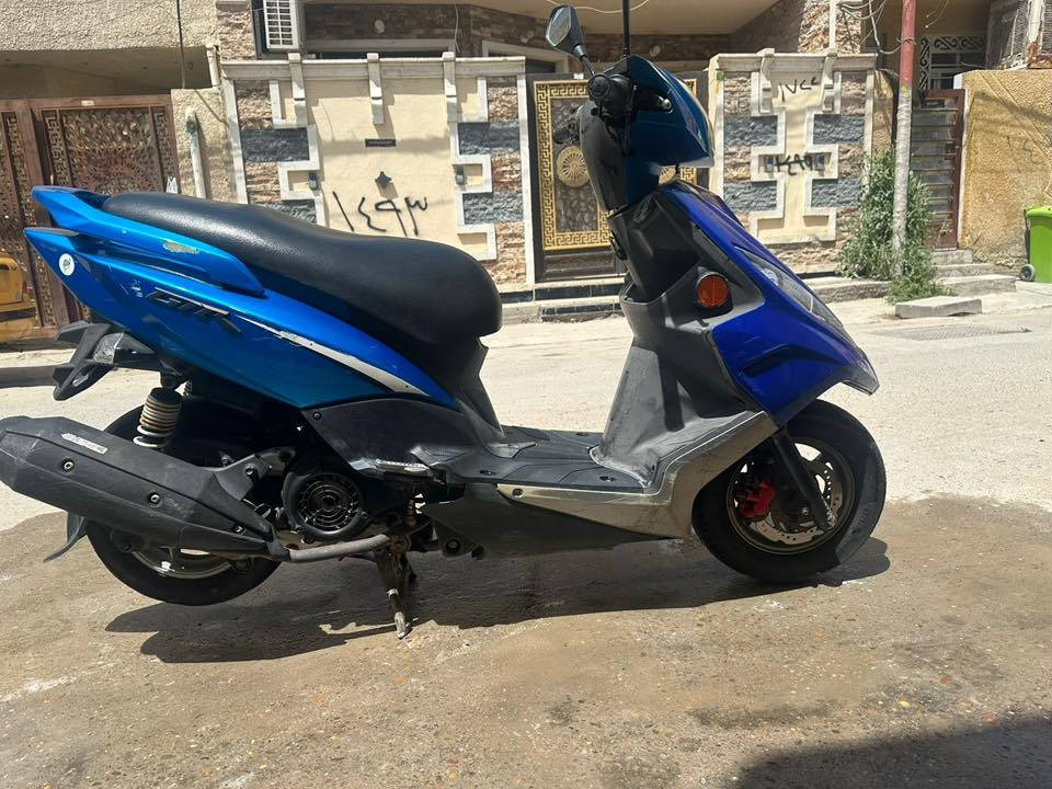 السلام عليكم دراجة جيتي ار Gtr مكينتها ناعمه وكلشي موضح كدامك عيبها بس عطل شاشه وكفر الامامي مبدل دراجة جديدة تجي وتشوف بعينك السعر مليون قفل مكاني بغداد رحمانيه الشعلة للتواصل *********** بي واتساب
