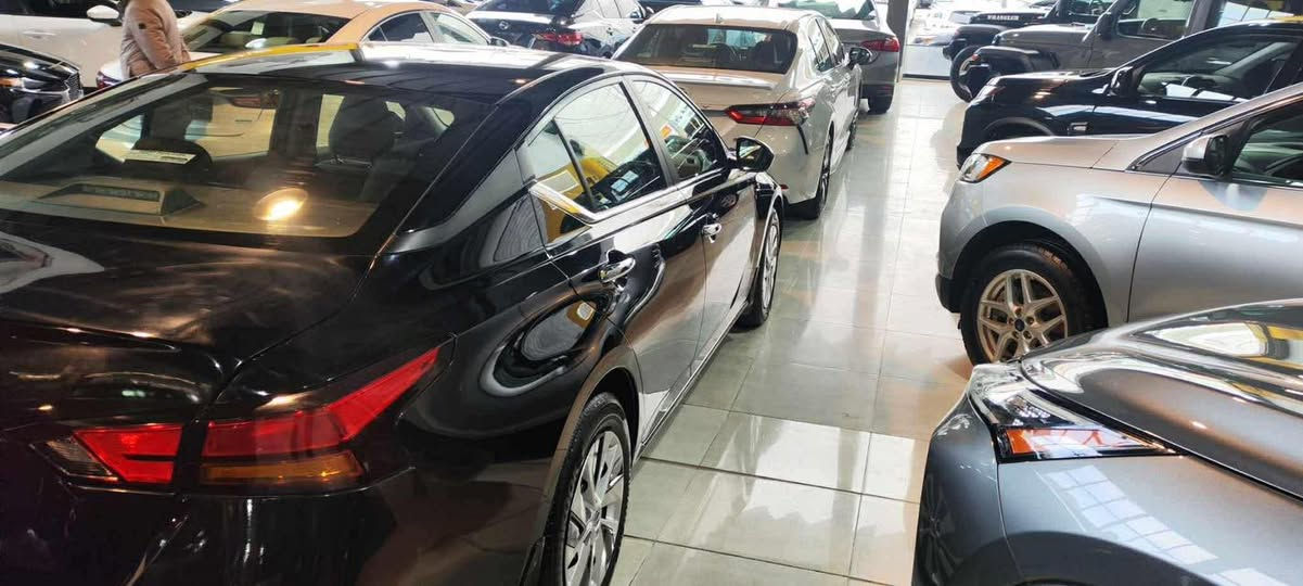 نیسان ئاڵتیما (٢٠٢٤ s) مواسەفات ڕادار و خەتی جادە ئۆتۆ ستۆپ و لایت عەدەسە و زینۆنە بیلاد شاشە بچوك تەحدید سورعە و تەحەكومی سەر سوكان و حاسەی ناوچەی كوێر و ھتد... (سەیارەكە ٥٠ ھەزار كم)ڕۆشتوە ڕەقەم سلێمانیە و بەناوی خۆمانەوەیە و تازە ڕەقەم كراوە 
سەیارەكە پێشی كەپسە و (ئێرباگی نەتەقیوە) و بەس سنوقی بۆیاغە بێ ناو گرتن سۆنەری مەعرەزی بۆ كراوە و خۆیشم سۆنەرم كردوە و بەشەرتی سۆنەر و فەحس و فیتەریش ئەیفرۆشم بێمنەتم لە ماڵەكە  
سەیارەكە زۆر تازەیە و یەك دینار مەسرەفی نیە 
ھەمو شتێكی جایزە و رەقەم كراوە و فەحسی ھەزە و 
مرور و ھەمو شتێكی تازەیە
ھەموشتێكی بۆ كراوە گاعی سەر دۆسە و بەرگە كوشن و لەزگەی سەر دۆسەكان و ناو سنوق و چوار تایەی بیلادی تازەی لەژێرە و ھەمو شتێكی دەقی بیلادیە 
سعرەكەیشی (١٦٧) مەجالێكی كەم 
 0770 639 99 69
0751 218 18 06
