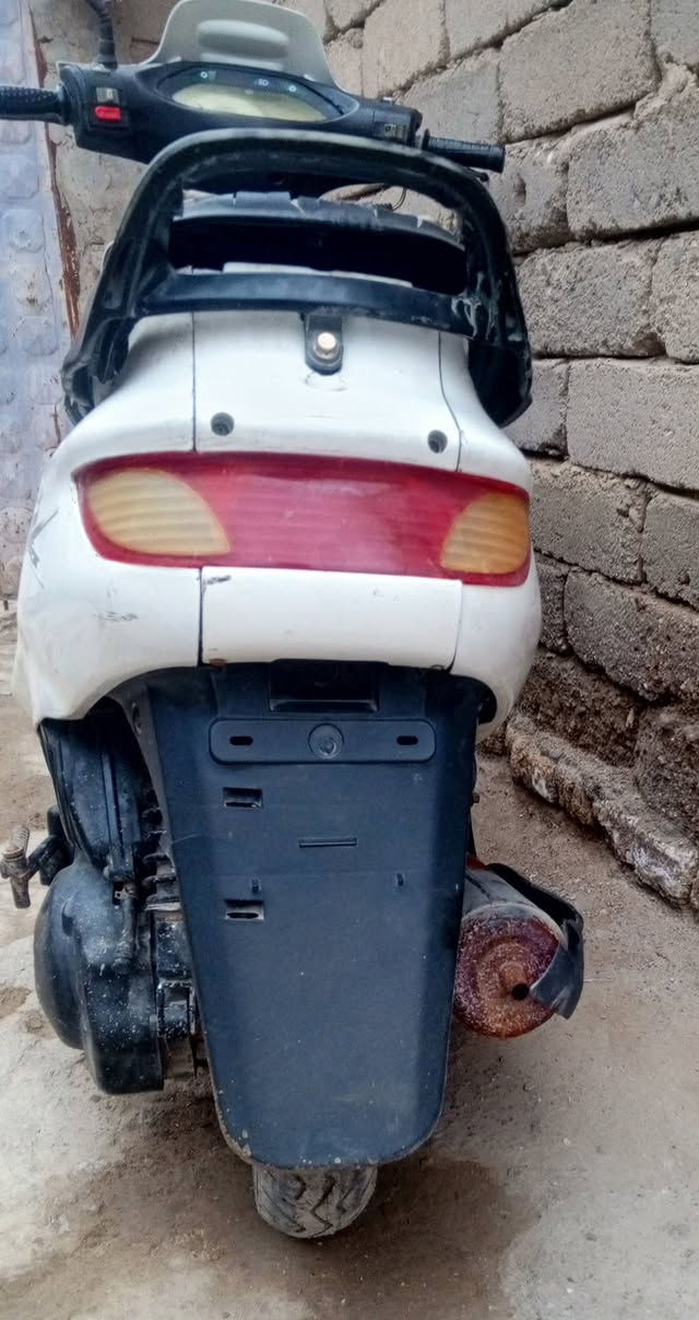 السلام عليكم 
دراجه. فراشه للبيع خير من الله نهض بيه تخبل   بيه تايرات جدد كابريتر جديد فيتبم جديد ابلك جديد السعر 300 وبيه مجال مكان ناصريه مركز ***********واتساب او اتصال
