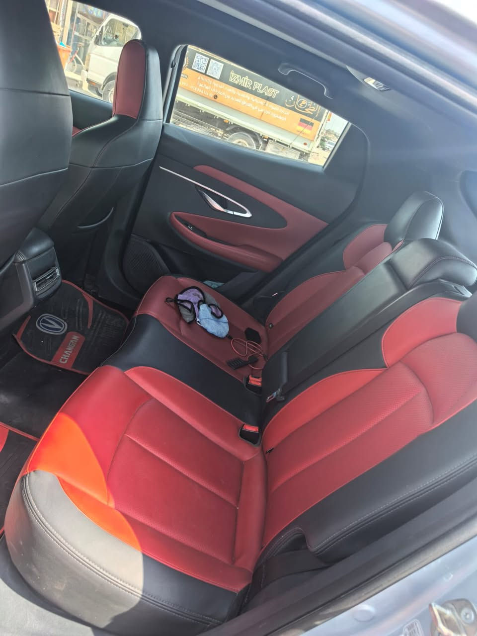 شانجان Uni -t موديل 2022 ماشيه 21 الف بعدها بداخل الضمان شركه البخيت مواصفاتها معروفه  سياره كامله مكمله بيها بارد قليل جدا بالبنيد مأشر عليه بالصوره والدعاميه صار بيها كسر بسيط وبدلتها نفس لون شركه سياره مرتبه واقتصاديه سعرها 175$ وبالعافيه على الياخذها 
***********
