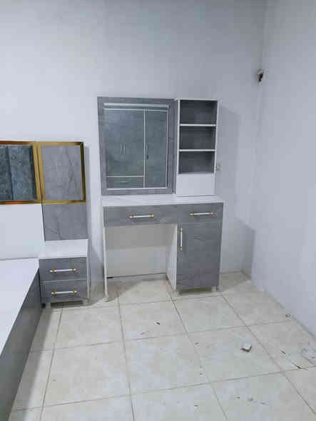 موديل تركي جديد 
موبيليا ابو محمد 
5قطع 
سرير مخزن
نرمايد عدد 4 بل ابواب
عرض الكنتور 200سم 
ارتفاع 220سم 
اناره بل كومديات 
*جام برونز*
 شغل فول درجه اولى
معمل الاصلي 
العنوان دهوك دوميز قريب علا كامب *********** وتساب فايبر زين ***********
