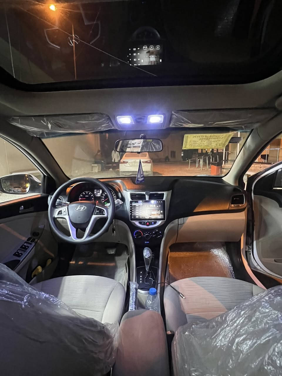 السلام عليكم
اكسنت للبيع خليجي 
2017 
كفاله عامه من كولشي 
ماشيه ١٣٥ 
رقم بغداد
فتحه 
شاشه 
ويل كب 
باسمي 
***********
