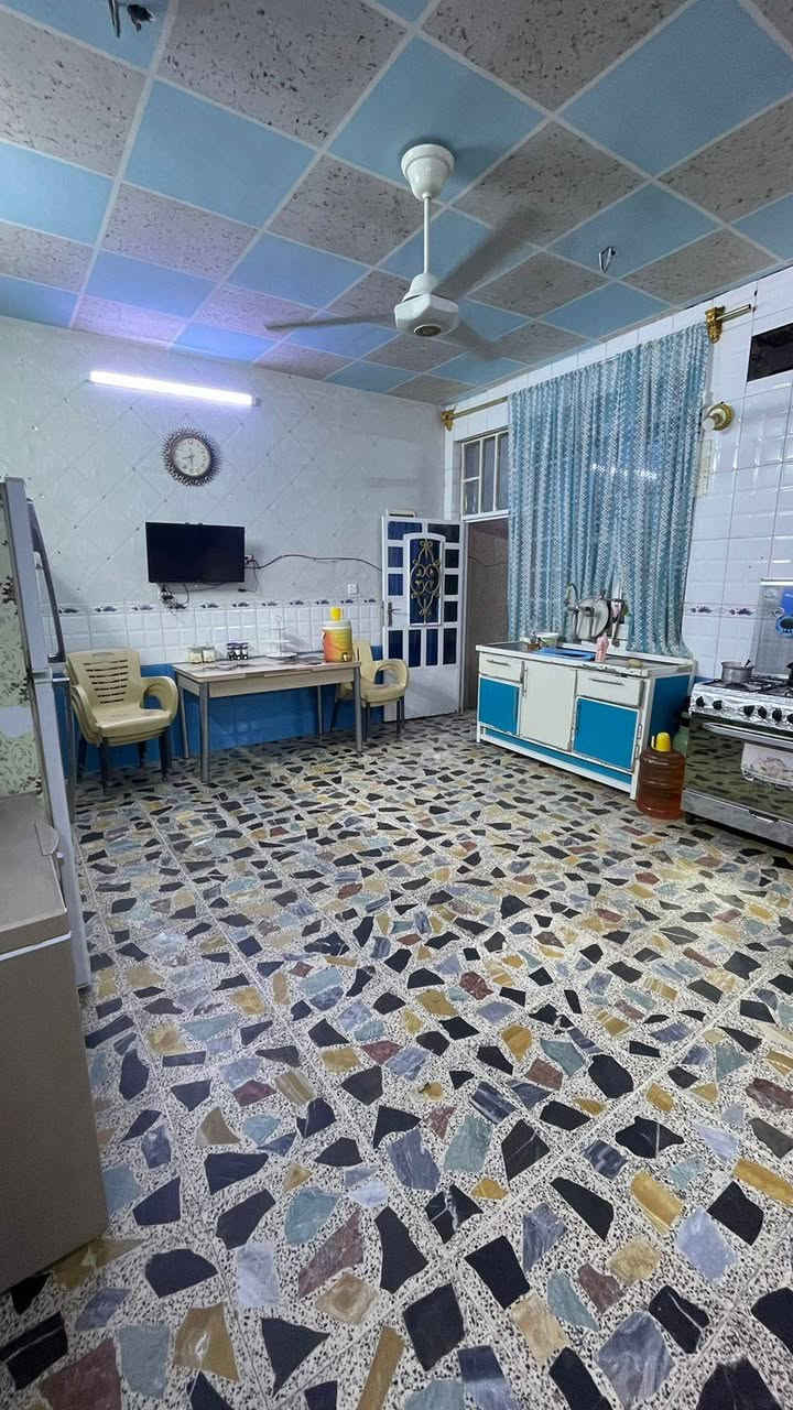 السلام عليكم ورحمة الله وبركاته، بيت ركن للبيع مساحه 150, الواجهيه 10 ونزال 15 يحتوي على 3 مداخل للبيت، استقبالين ومطبخ و4 غرف نوم ويحتوى على 3 خدمات ومنورين وسطحين طابو صرف بناء حديث درجه اولى
العنوان /منطقه حي الانتصار التصنيع  قريب على الشارع العام

للإستفسار /***********
