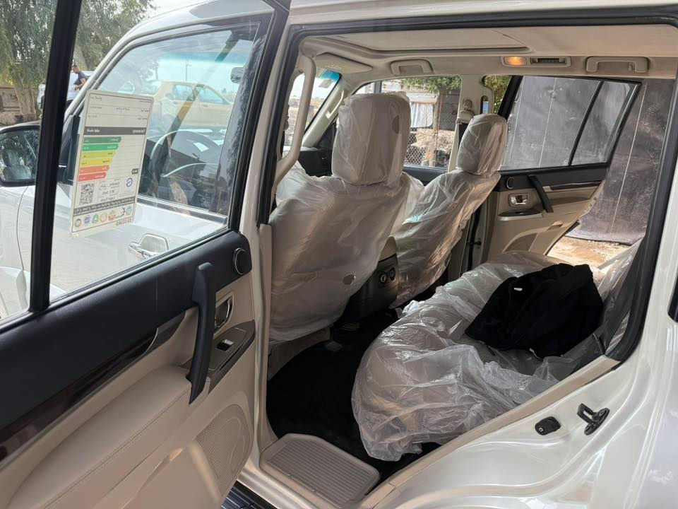 سلام عليكم 
باجيرو ٢٠١٥ 
حبتور خليجي فول مواصفات للأخير جديدة كلش كفالة عامة من كلشي حتى الدعاميات مواصفات الحبتور معروفة فول تجي محرك ٣٥٠٠ 
كفالة كير محرك كهربائيات ماشية ١٤٨ الف كيلو رقم بابل 
العنوان بابل حي المهندسين  السعر ١٨٥ غير متواجد على الفيس للأستفسار 
0781 006 3565
