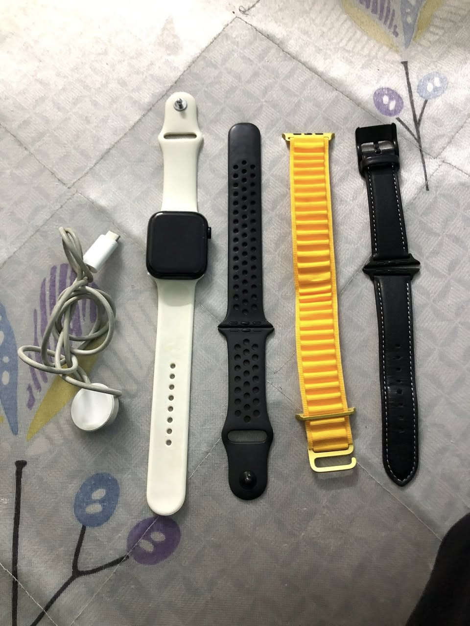 ساعه ابل جيل8بطاريه86 ذاكره 32 ساعه كلش نضيفه زلغ مابيه وياها 4سيوره واحد منهم اصلي نايك سعر240وبيه مجال مكان بغداد ***********
