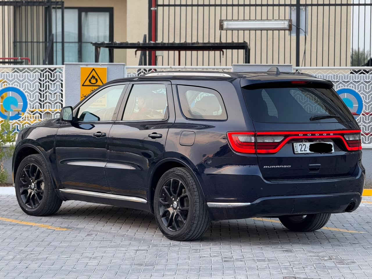 يا الله 
سيارة كلش نظيفة وجاهزة من كلشي
***********
دورنكو 2017 SXT 
محرك 3600 V6 
ماشية 70 الف رقم اربيل جديد
3 قطع تبريد 7 راكب 
شاشة كامرا حساس
تشغيل عن بعد 
شفتات ستيرن 
ويل 20 اصلي وتخم تاير جديد
كشنات جلد ابيض وكهرباء 
ادامه كامله مسويلها 
بجم كبس شركة
صور الحادث وسونار وكل تفاصيل بالمنشور 👇🏼👇🏼
سعر 188$ بيها مجال قليل 
مكان سيارة بغداد السيدية
