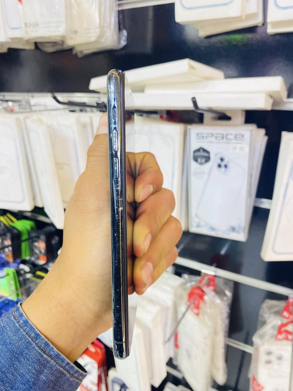 � للبيع: آيفون 11 برو ماكس

🔹 الجهاز نظيف جداً ومفحوص بالكامل
🔹 الشاشة: مبدلة (نوعية جيدة)
🔹 نسبة البطارية: 71% 🔋
🔹 الفيس آي دي: شغال 100% ✔️
🔹 الشبكة والنت: شغال بدون أي مشاكل

💰 السعر: 250 ألف (قابل للتفاوض البسيط)
📍 الموقع: بغداد – مدينة الصدر، قطاع 23
📞 رقم التواصل: ***********

📩 للاستفسار مراسلةواتساب  أو اتصال
