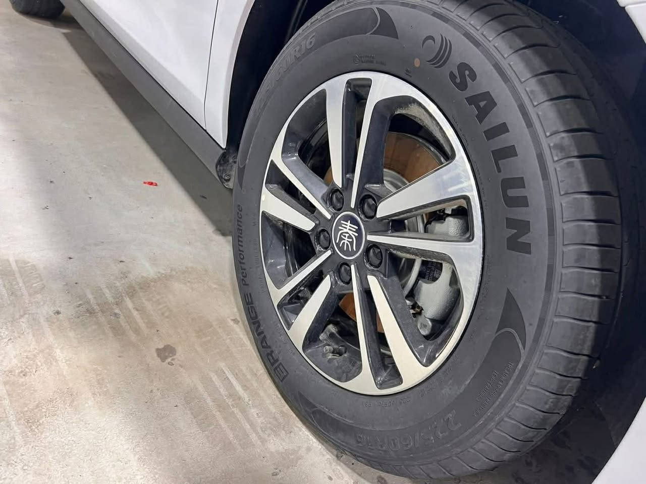 السلام وعليكم بي واي دي جن بلاس 2025 زيرو مرقم بغداد لوحة وسنوية ويل كروم مو العادية يعني الي بالسوك يختلف مكان بغداد السعر 18 و900  قفل بدون عملة بيهة لوحات وكاملة وجاهزة 
***********
