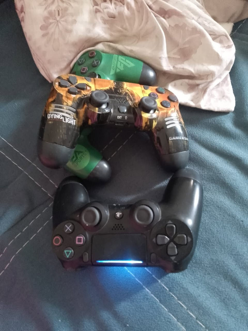 بلي 4 البيع وكلشي بي شغلا  ويه القراص ب٢٥٠ بدون أقراص ٢٠٠


**إذا كنت صاحب هذا الإعلان وتريد حذفه لأي سبب، رجاءا أرسل رسالة إلى الدعم الفني**