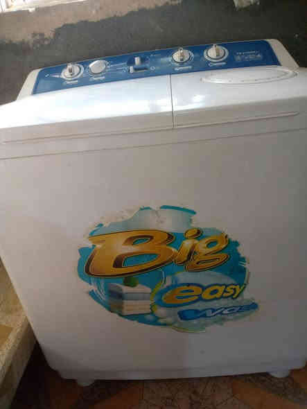 غسالة مستعملة شغالة للبيع السعر ١٠٠ وبي مجال عنوان ثعالبة ورة سيطرة الشعب الشراي  على الرقم ***********
