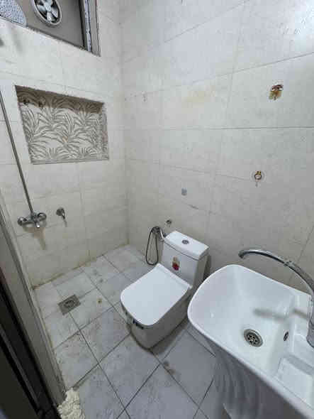 #للأيـــجار_في_الســـيدية 

شقة طابق ارضي تحتوي على غرفتين نوم وحدة سويت وصالة ومطبخ وخدمات ايجار 800 الف قفل

بأمكانك عرض عقارك عندنا
زبائننا الكرام نستقبل كافة عروضكم وطلباتكم

للاستفسار يرجى الاتصال على الوتساب
***********

او زيارة مكتب القيسي للعقار والأعمار
عنوان المكتب
#السيديه_شارع_المركز_مقابل_التفاح_الاخضر
