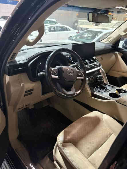 لاندكروز 2022. VX  Twin Turbo
وكالة سردار.. ماشية ٣٣ الف
سنويه جديده مكفوله كفاله عامه  من الصبغ والشخط.. فول مواصفات
  
‎المواصفات
‎•ابل كار بلي و اندرويد اوتو
‎•فتحة سقف
‎•صندوق كهرباء
‎•7 راكب
‎•شاحن لاسلكي
‎•اوتو هولد
‎•التحذير من مغادره المسار والمساعده في الحفاظ على المسار
‎السياره دفع رباعي كاملة الحجم.
‎•بريك بصمة
3شاشات  
‎•مراقبة ضغط الاطارات
‎•3 اوضاع للقيادة
‎•مثبت سرعة
‎•ثلاجة
‎•حساسات امامي خلفي
عتبات أبواب أمامية وخلفية مضيئة 
‎•مقاعد كهرباء
‎وبعد السياره بيهة هوايه مواصفات 
‎السياره مكفوله كفاله عامة
رقم بغداد تحويل مباشر
رقم صاحب سيارة ***********
