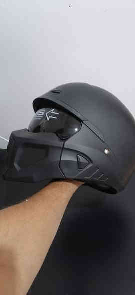 خوذه باله بهذا الشكل الروعه والجمال حجم لارج مكاني بغداد عامريه *********** الشراي يتصل ويوجد واتس اب ايضا
