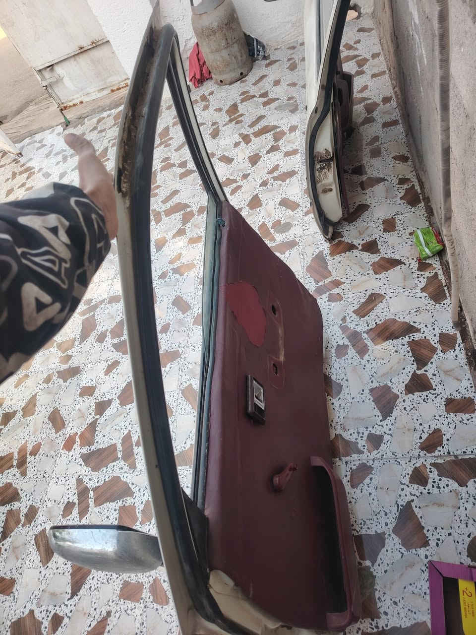 سلام عليكم بيبان للبيع مديل ٩٧ بلاديات وشوف العين الاستفسار ***********
