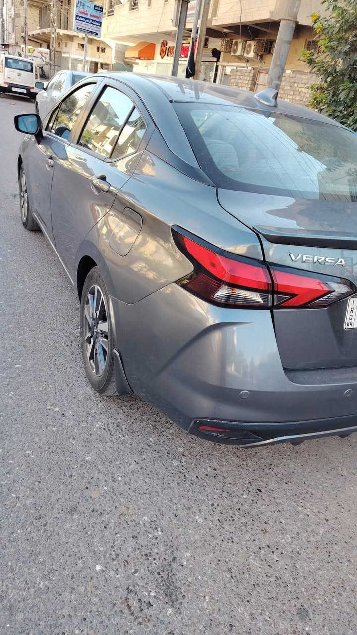 السلام عليكم نيسان فيرسا موديل2024 السياره دخول جديد السياره فول من عده الفتحه السياره جديده ماشيا 35 الحادث قبق جنطه وربع الجاملج الخلفي  بدون دواخل ويرباك ا السياره بسم شركه المكان السيديه السعر 130 وبيه مجال رقم ***********

