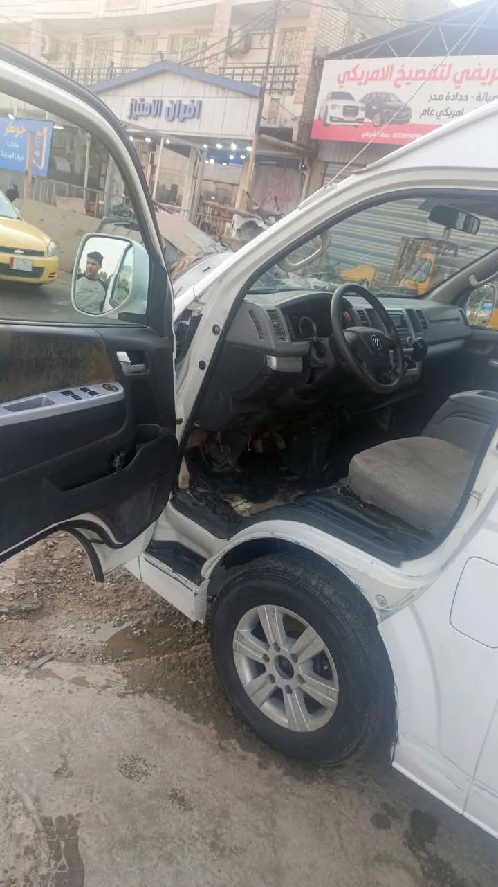 للبيع
 كيه فتون ٢٠١٤ مزاد وزارت الدخليه كتابهه بسمي سياره جاهزه كير مكينه كرهبائيات حداديه كلهه جاهز
السعر 68  ورقه رقم الهاتف  ***********
