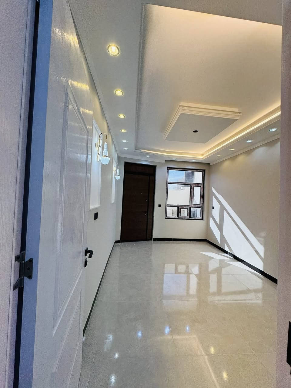 #السلام عليكم 
🏠#دار_للبيع   100متر واجهيه 6،25متر نزال 16متر
 بناء طابقين حديث 
يحتوي البيت. ع[3غرف نوم -استقبال -صحيات عدد 2- صالة- ومطبخ] البيت شغل درجة اولى 
مع كامل الخدمات
🔴ملاحضه البيت جاهز للسكن 🔑
⬅️نوع العقار  طابو زراعي سند 25 اقرار محكمه 
⬅️العنوان #بغداد_الدوره_البوعيثه   
مجمع السلطان الثالث
🔴للاستفسار  خاص او الاتصال ع الرقم 

☎️***********
☎️***********
