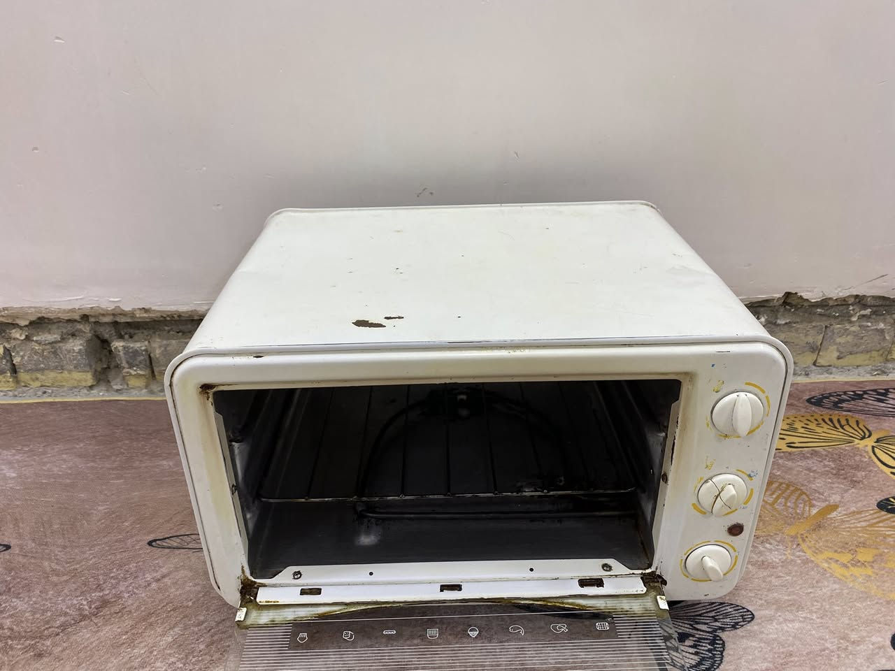 سلام وعليكم افون عدد 2 واحد وسط وثاني حجم كبير شغالات الافون بي هيترين من فوق ومن جوه يشوي كلشي دجاج سمج الحم كيك كليجه اي شي يشوي السعر ثنينهن 130الف رقم***********الاتصال وتساب
