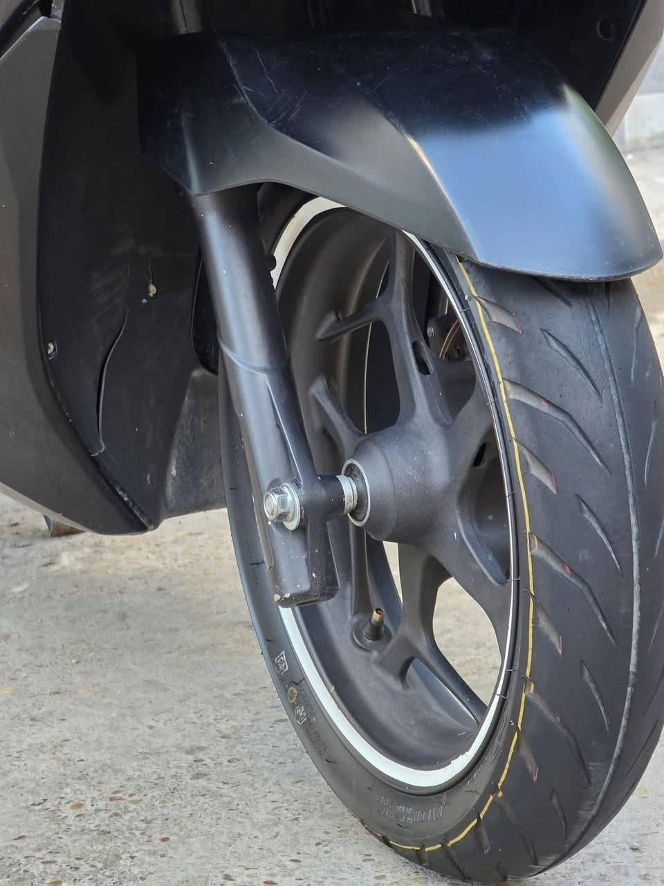 سلام عليكم PCXجيل رابع موديل 2023دراجه خير من الله ماشيه 20الف محرك 150cc حساس زدحام ومانع تزحلق وABS رايده ب18ورقه وبيهه مجال للاستفسار اتصل بالرقم ***********
