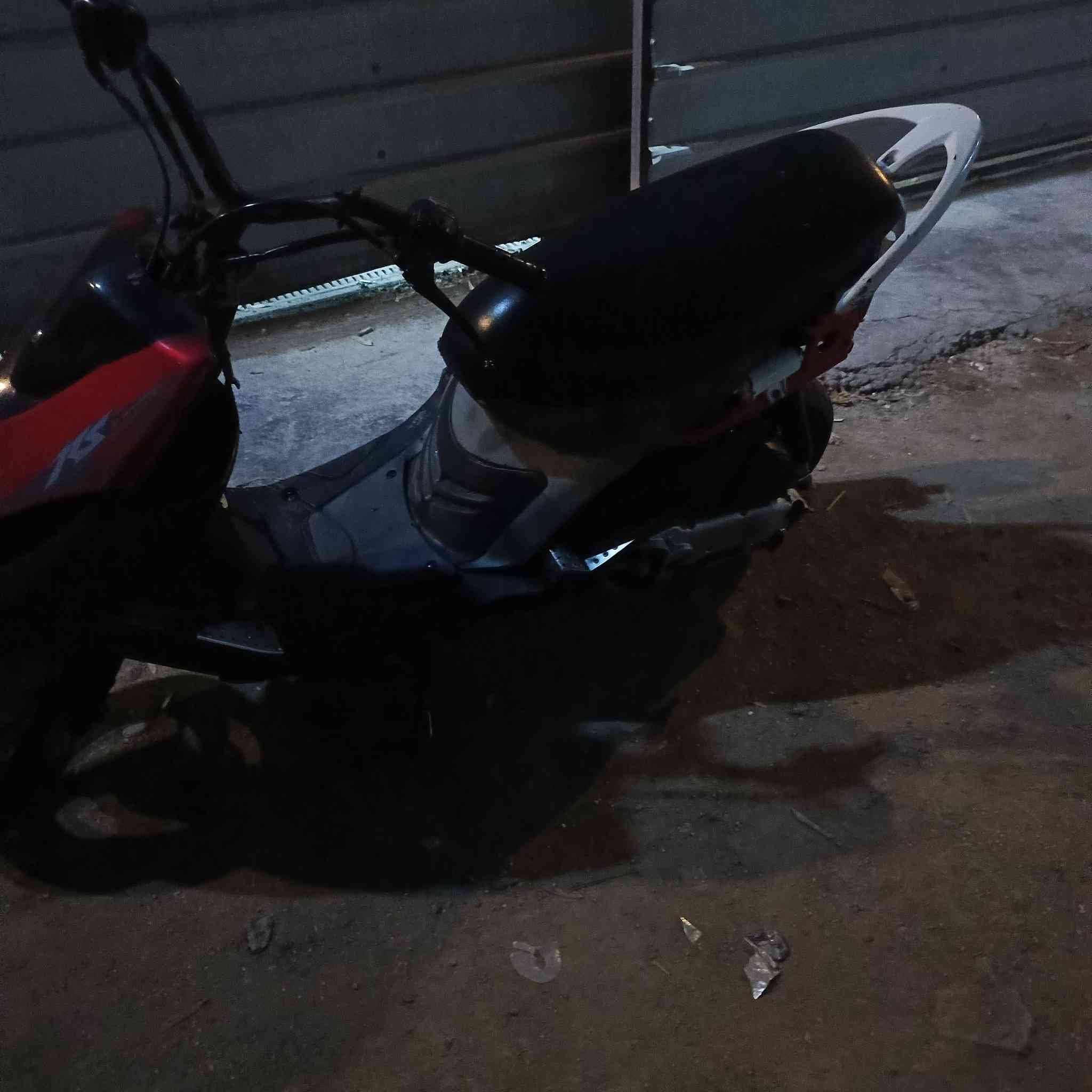 السلام عليكم دراجه مال لعب ماكينه كلش حلوه سعر 300 وبيها مجال شيء بسيط العنوان بغداد***********
