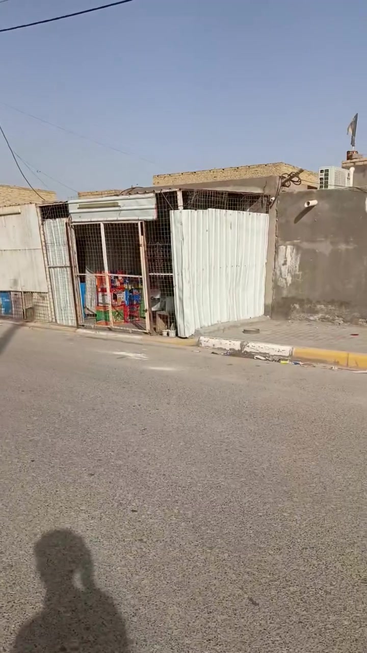 يالله اللهم صلي على محمد وآل محمد
قطعة للبيع مساحة 200م موقع مميز على الشارع الرئيسي حي الشرطة بوجه الشارع الرئيسي تحتوي على محل ومسيجة بالكامل سياج اصفر مقابيل المدرسة الجديدة للتواصل خاص او على الرقم التالي ***********
