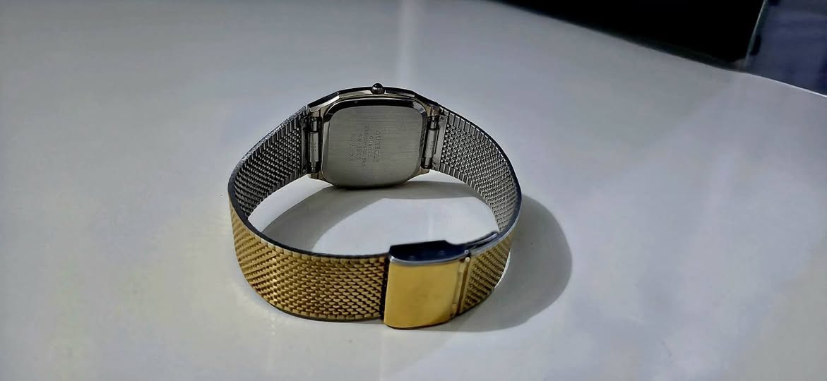 اوريول  سويسري Aureol 
قطر ٣١*٣٦ 
بلاديه بالكامل 
سير حصيره طلاء ذهب 
قطعه كلاسيكيه  جمال باللبس 
ماكنه طلاء ذهب مختمه 
دكمه زفير 
نظافه ممتازه


**إذا كنت صاحب هذا الإعلان وتريد حذفه لأي سبب، رجاءا أرسل رسالة إلى الدعم الفني**