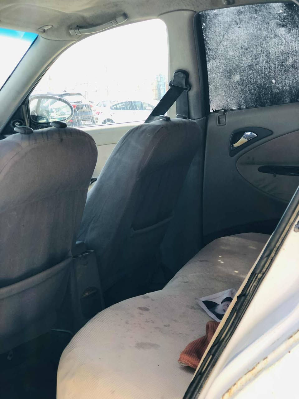 يا الله للبيع دايو نوبرة موديل 2001رقم واسط انكليزي سنوية ل31 بسمنة كير ومحرك حاوية  تخم تاير جديد قبل ٢٠يوم شادهن سيارة كاملة وكشرها كدامك واضح سعر 33ورقة وبيهة مجال عنوان واسط صويرة ‏‪***********‬‏
