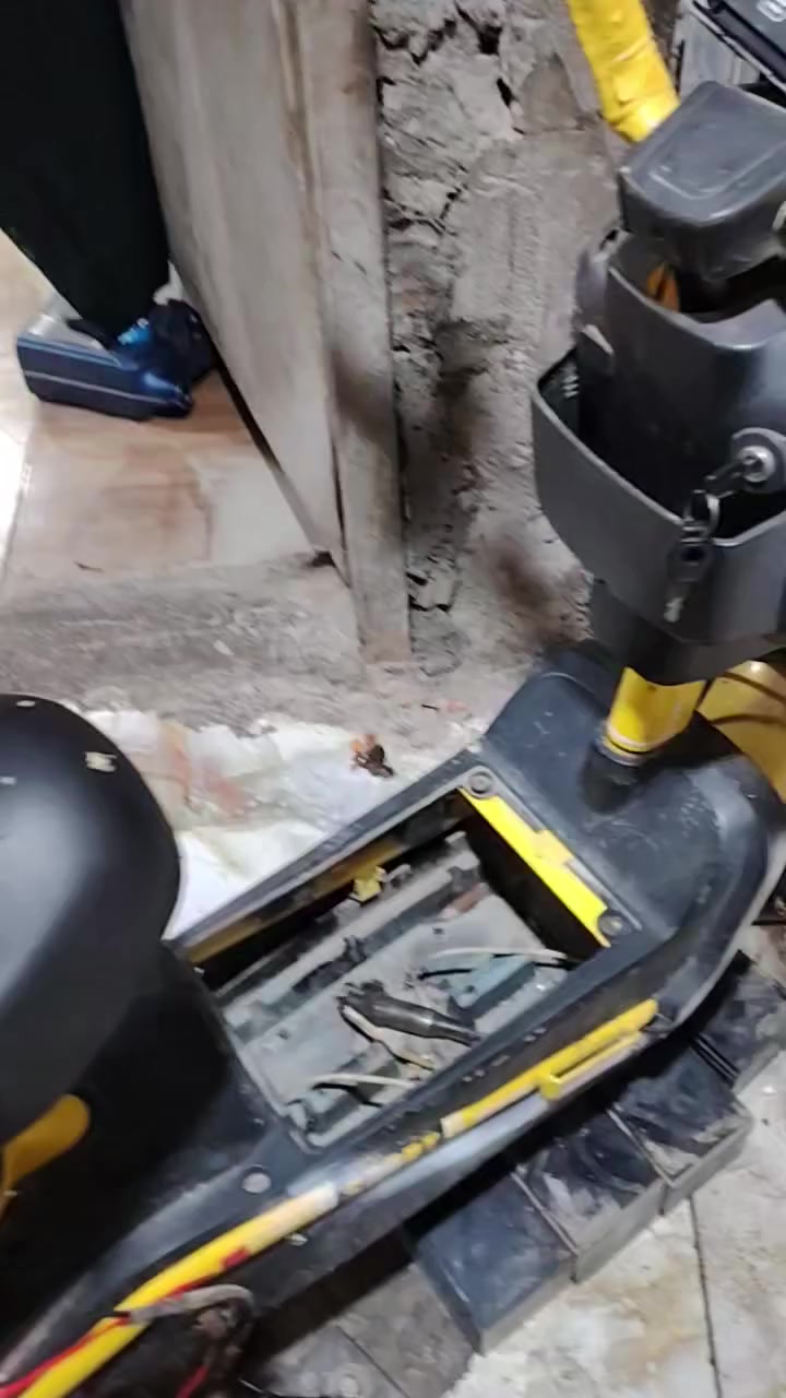 دراجه شحن طافيه ١٠٠ كوم حديد *********** قبله حي الجامعه
