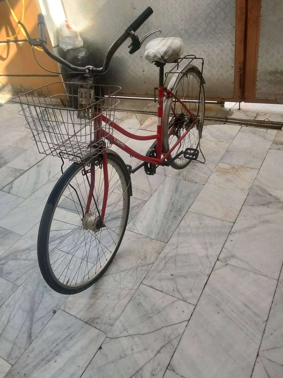 سلام عليكم من رخصت اخويه مدير الكروب بايسكل للبيع السعر55الف بالكماليه للاتصال*********** بناتي حجم 27
