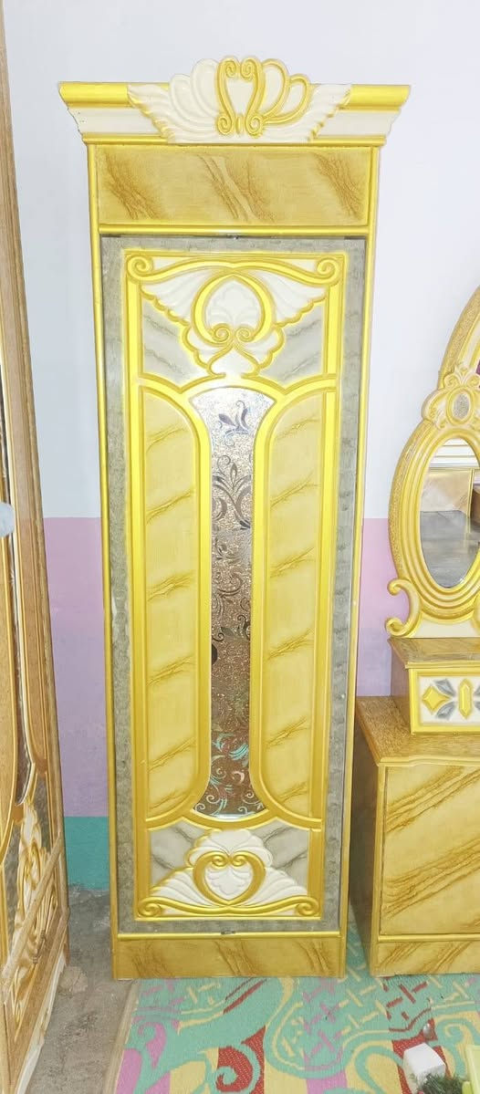 السلام عليكم غرفة خشاب للبيع مستعمله شهر واحد بعدهي جديده للاتصال على هذه الرقم
*********** يوجد واتساب
