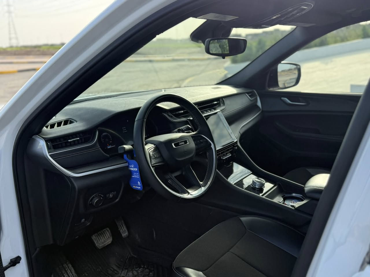 السلام عليكم للبيع جيبjeeb2023
رقم اربيل دولي 

🌍 الوارد:امريكي كلين بدون ضرر

ماشيه 46

👥 عدد المقاعد: 5راكب

🔧 المواصفات الفنية

1-محرك V6 سعة 3.6 لتر

2-ناقل حركة أوتوماتيك 8 سرعات

‎🚦 أنظمة القيادة والذكاء

✔ قيادة شبه ذاتية

✔ تثبيت سرعة ذكي (Adaptive Cruise Control)

✔ تحديد المسار

✔ تحذير الخروج عن المسار + تصحيح تلقائي

🛡️ السلامة والمساعدة

✔ كاميرات 360 درجة

✔ حساسات أمامية + خلفية + جانبية

✔ مراقبة النقطة العمياء

✔ فرامل تلقائية للطوارئ

✔ مساعد الركن الأوتوماتيكي

🛋️ الداخلية والفخامة

✨ تدفئة وتبريد للمقاعد الأمامية والخلفية

✨ تدفئة المقود

✨ إنارة محيطية داخلية متعددة الألوان

✨ مراية وسطية كاميرا رقمية

✨ مرايا جانبية ووسطية تعتيم أوتوماتيك

📱 التقنيات

🔑 دخول ذكي

🚀 تشغيل عن بعد

🖐️ بصمات أبواب (5 بصمات)

📺 شاشة وسطية كبيرة Uconnect

🎵 نظام صوت فاخر McIntosh

📱 Apple CarPlay & Android Auto

📶 Wi-Fi / Bluetooth / USB

🎨 الخارجية

🤍 لون السيارة: أبيض

🔆 إضاءة LED كاملة

#السعر305$ بيها مجال للشراي / بيع فقط

#للستفسار***********
