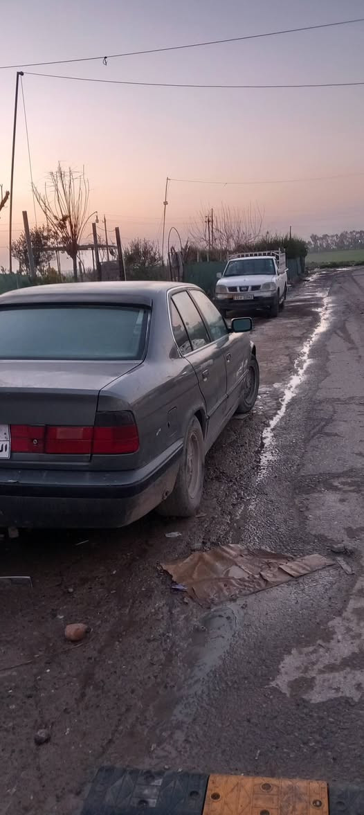 سلاو هاوريان ئةم سيارةية بؤ فرؤشتن مؤديل ١٩٩٣كير مةكينةو براوة بةشةرت سيارةكة بي ليدرانة سيارةكة ١٤ وةرةقة غرامة لةسةرةبؤ زانياري زياتر تيل كة *********** سحري ٥٠ محامةلة أربيل, العراق
