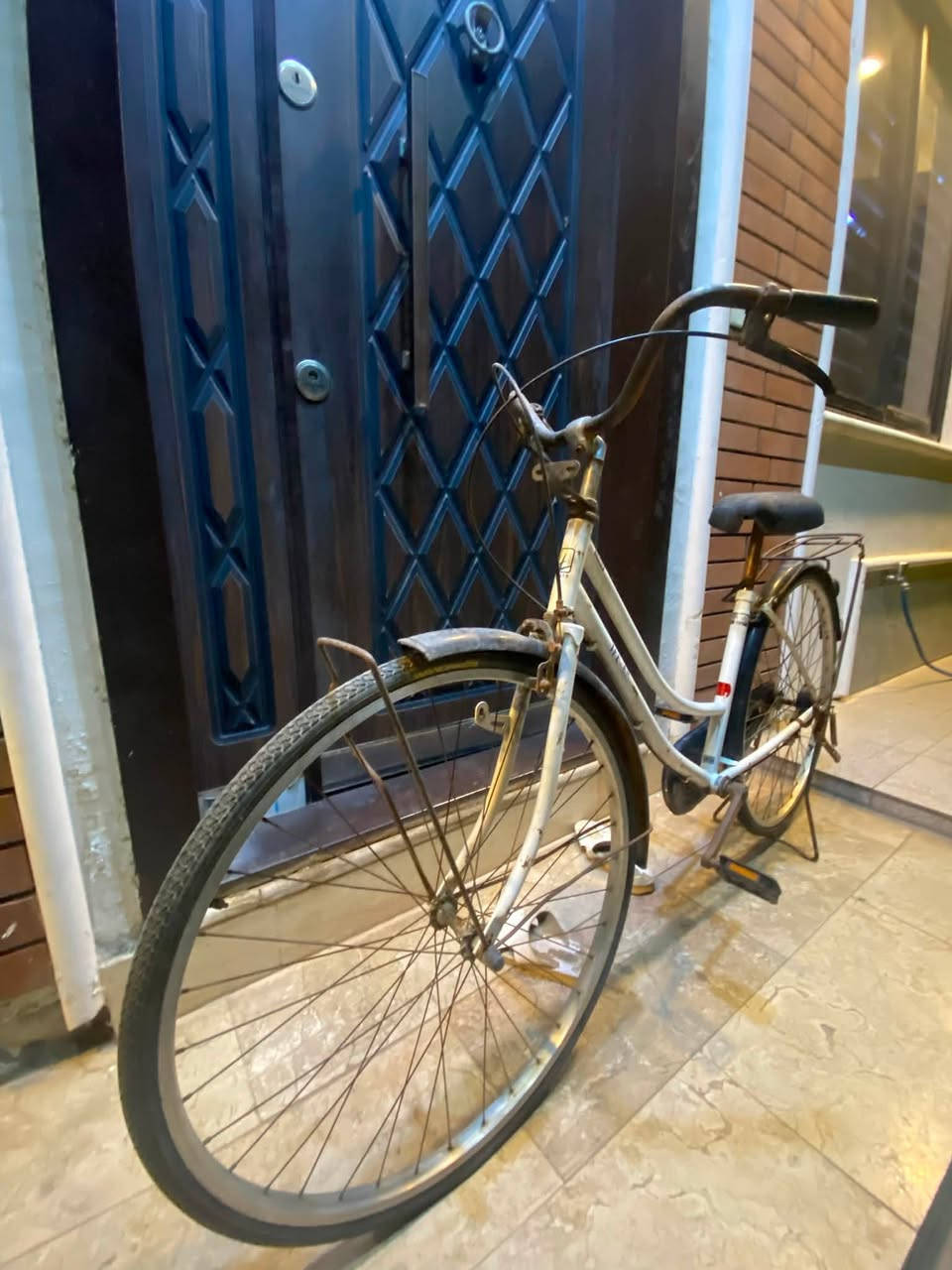 اسود بايسكل c700نضيف شغال يحتاجله كم نقوصات خفيفه حجم 26 يتحمل وزن الثاني بناتي ابيض نضيف كامل بريكات كلشي شغال كلش نضيف حجم 26 المكان بغداد المنصور للاستفسار وتساب فقط ***********

