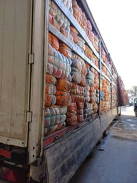 ، أعرض لكم شحنة من البالات المتنوعة تحتوي على مجموعة كبيرة من الملابس ...