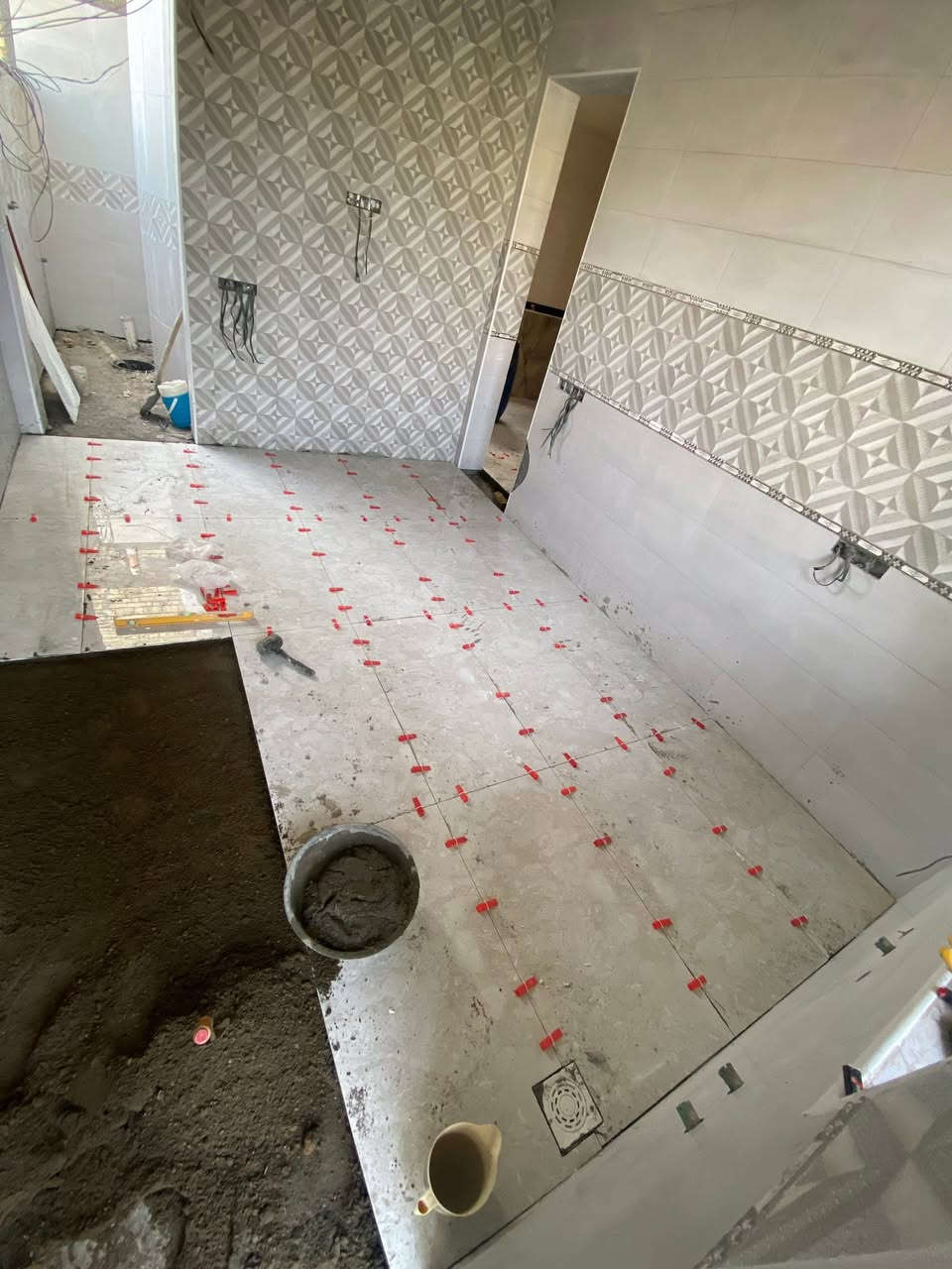 جزء من عملي كل مايخص السيراميك والبورسلين والمرمر ارضيات جدران سقوف درج 🏛️👷‍♂️🏛️للتواصل ***********📞
