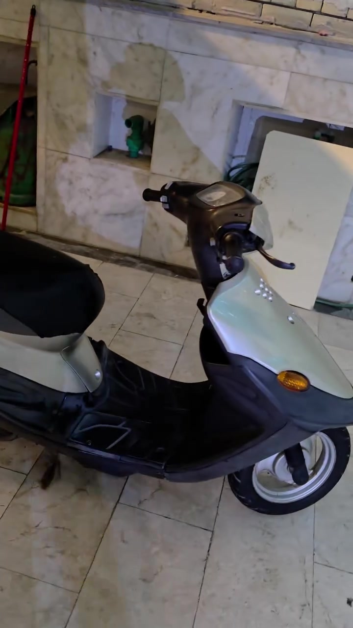 سلام عليكم شباب شلونكم دراجه بيجي ياماها تسع زرف للبيع 
الدراجه كفاله عامه محرك شرط كفاله ما مفتوح الدراجه برغي ما مفتوح بيها نضيفه كلش كلش الى درجه والممشى قليل 42 الف والدراجه سرعه 60 حقيقي الدراجه صافيه شرط الفحص محرك ما ملعوب بي ولا مجيوس الدراجه من اليابان كبل الأيدي الدراجه سلف نگره وهندر واحد تشتغل ولايت زنون ابيض عالي والدراجه بيها كفرات تجاري الاصليات مالاتها عندي ضامهن موجودات لان اخاف عليهن نضيفات كلش انضف من التجاري واللون رصاصي
الدراجه صوتها صافي كلش وتخم تاير نضيف مال باله وكلها ختم واحد الدراجه خير من الله وناعمه ب المشي وخفيفه وكلش حلوه الدراجه مكاني البصره الجمعيات السعر 450 وبيها مجال بسيط حگ الجيه للتواصل واتساب او اتصال عادي موجود بكل وقت الرقم *********** وكل الهلا بيكم ❤
