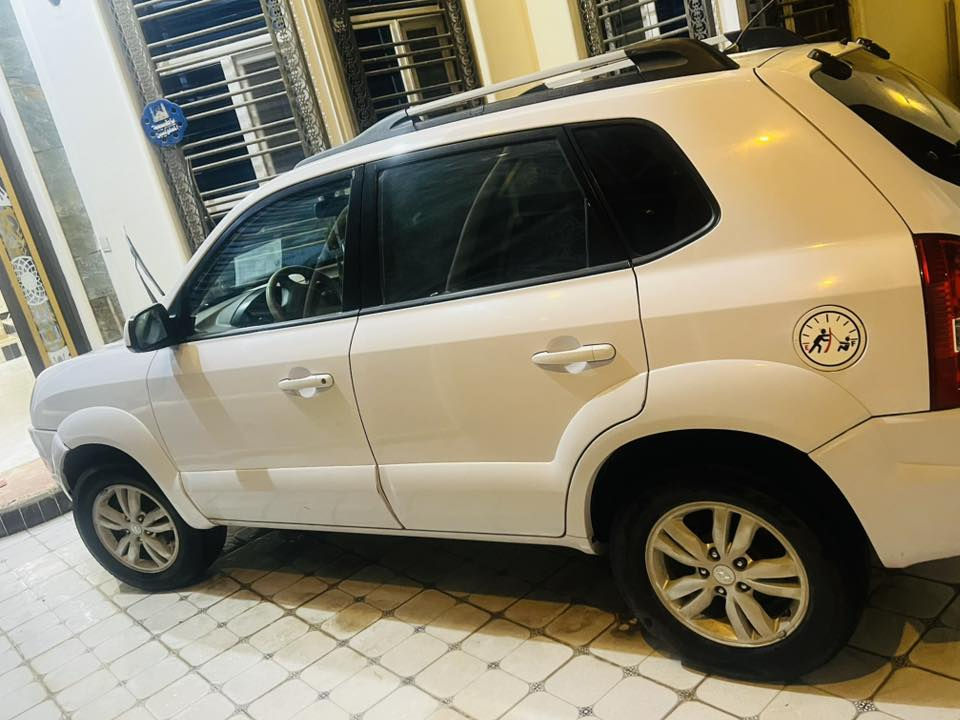 السلام عليكم
للييع هونداي توسان 

موديل 2009

محرك 2000 

فتحه 

5 ويل كب 

تبريد تدفءه كهرباءيات كلشي يشتغل 

بيه الباب مال السايق صبغ والباب ضهر السايق صبغ بدون ضربه 

حداديه  مكفولة

سعره 117 وبيه مجال 

للاستفسار  *********** 

مكان بابل
