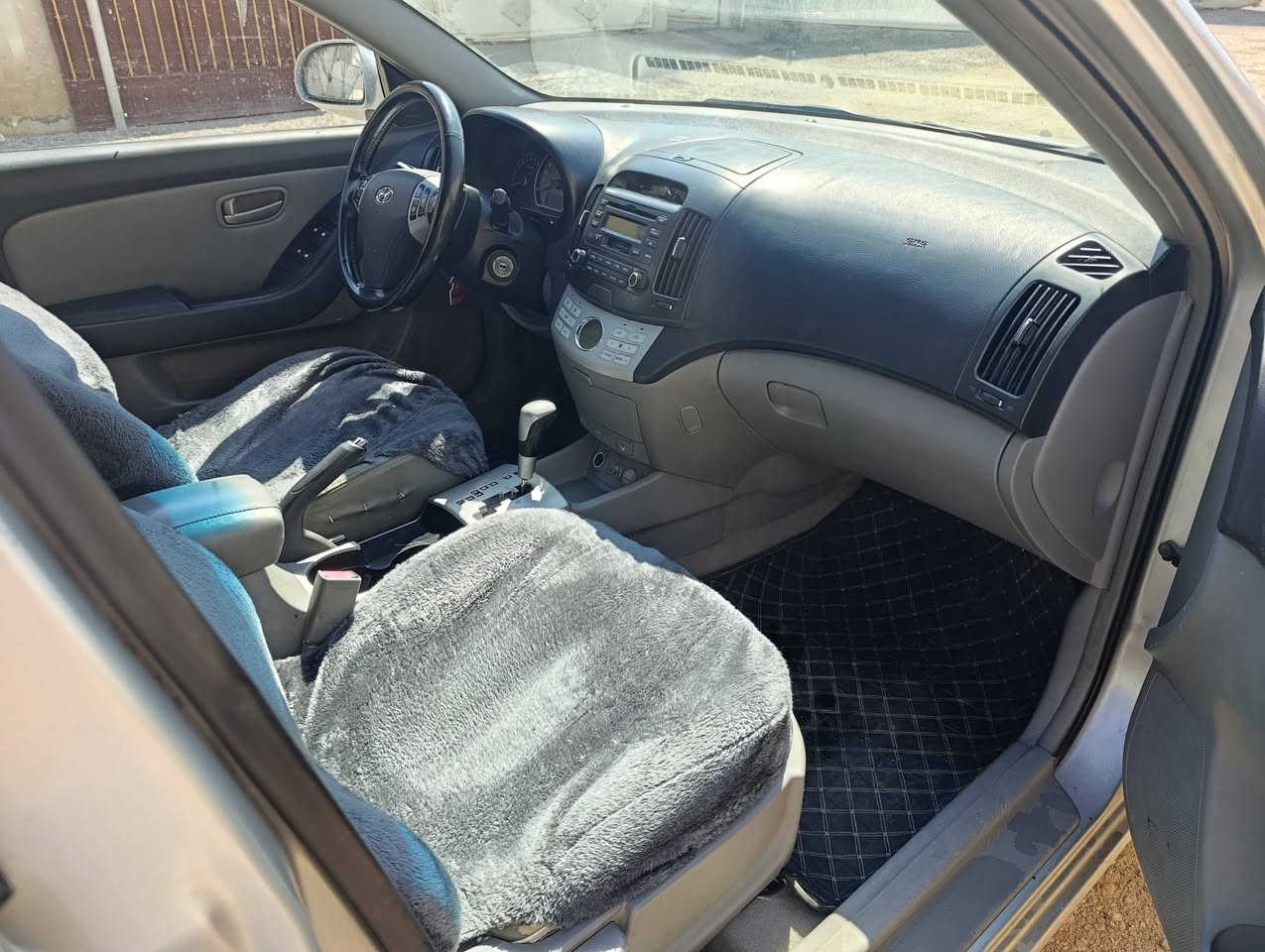 ئاڤانتی سلڤەر بڕاوە
هۆندا ئاڤانتی 2007
230هەزار ڕۆشتووە
براوەیە ...پشتی حاسەیە....... جوانە و خایسی نیە 
مەکینە ١٦ ی دکشن بەرزە 
دکشنی بیلادی بۆ داندراوەتەوە.
بەس سڵایت نییە 
کوشن هیتەر کوشن جڵدە
سوکان ڤۆلێۆم 
هەشت پەڕەشوتە 
ئاوێنە شەفت 
بیلاد دەسک نیکل
سەیارەکە مەسروف کراوە
سەقفی بەشەرت بێ بۆیاخ 
تەبرید سارد بەشەرت  
گیر و مەکینە بەشەرت
کارەبای بەشەرت  
ABS
جامی پێش و دوای هەلگیراوە
تەقە و ڕەقەی بەشەر کامل مەسرەف کراوە 
شوێن ...ڕانیە 
***********

***********
